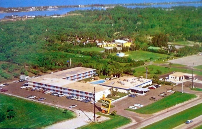 Floridaland - Vintage Postcard (newer photo)